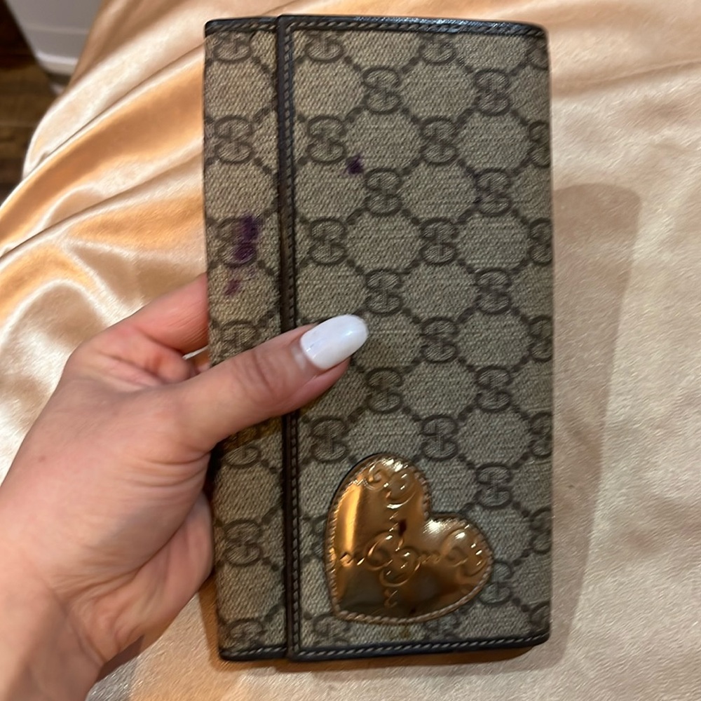 Gucci Beige and Gold Wallet
